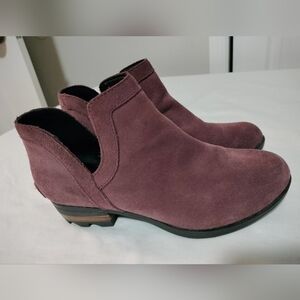 Sorel Women's Lolla Cut-out Plum Suede Ankle Booties Size 7.5